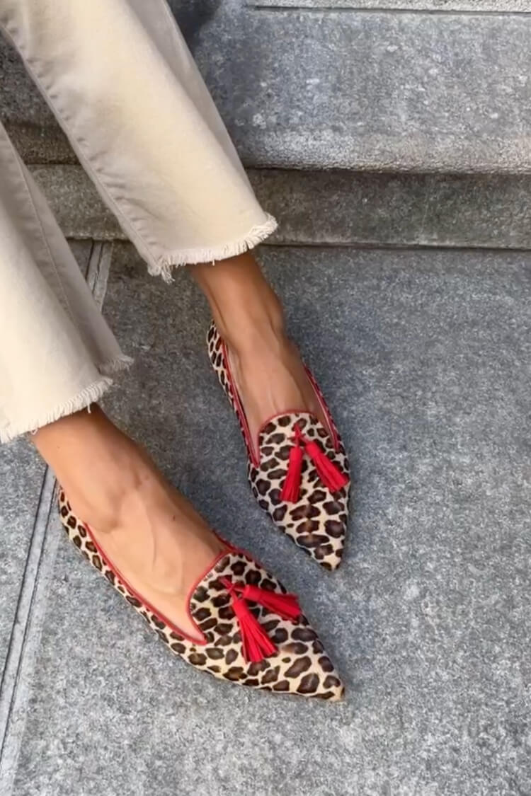 Sophie | Wskazujący loafers z czerwonymi frędzlami