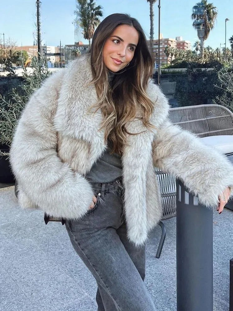 Alena | Elegancka Kurtka z Sztucznego Futra