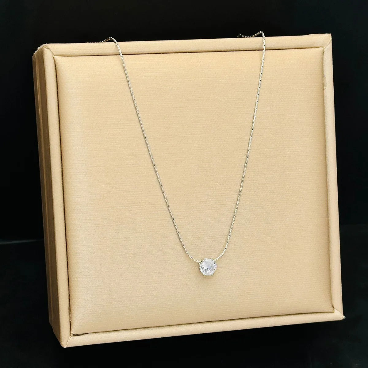 Naszyjnik z kamieniem Moissanite Cléa