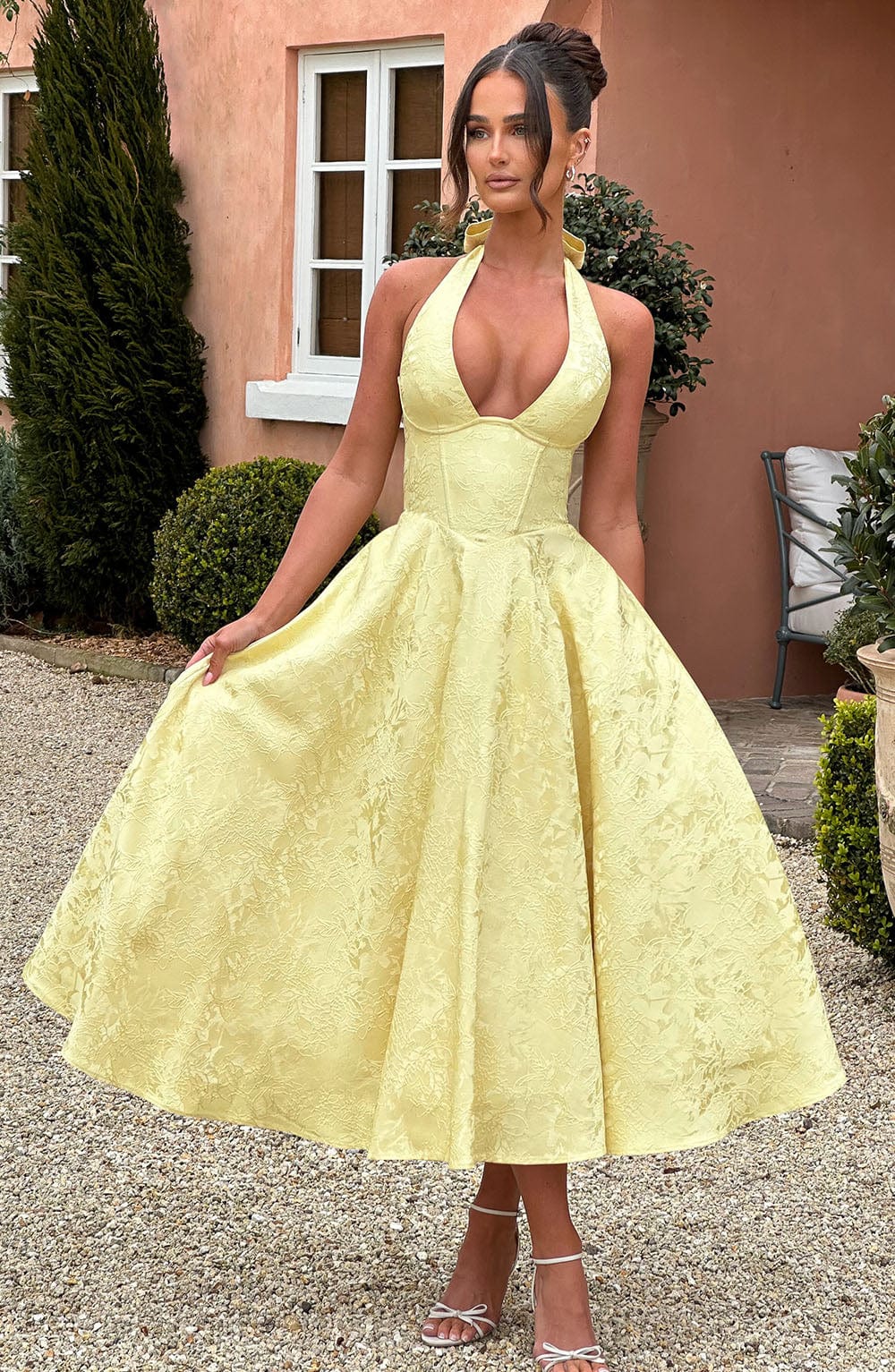 Adoria | Elegancka Sukienka z Amerykańskim Dekoltem