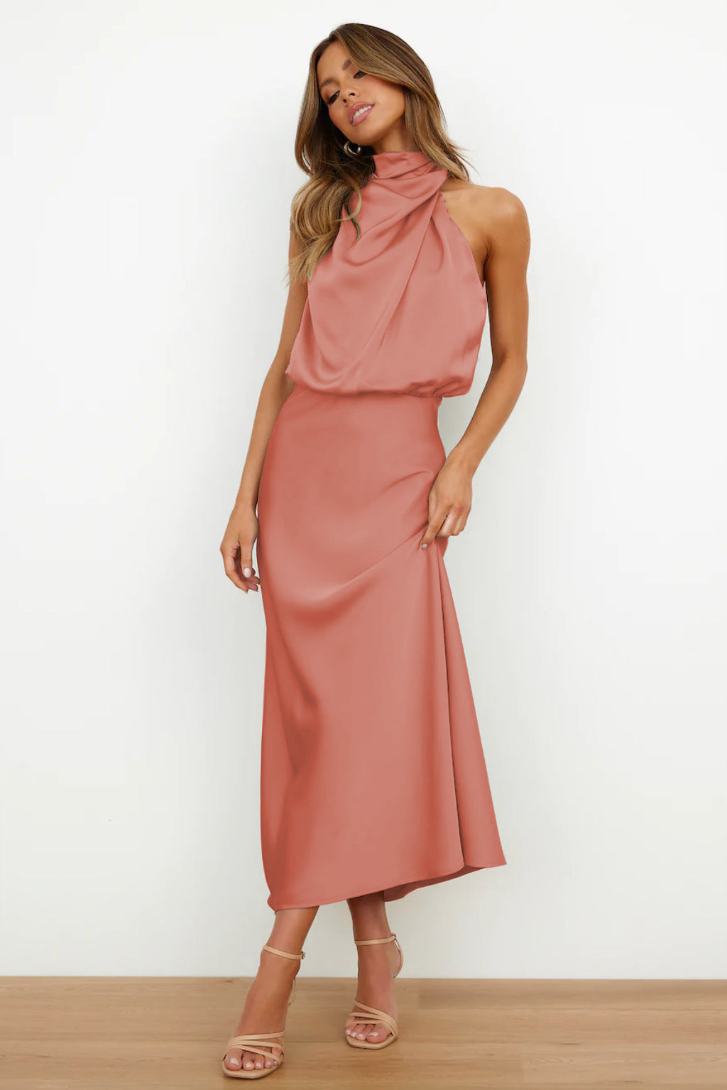 Benthe - Sukienka Midi z Designem Off-the-Shoulder