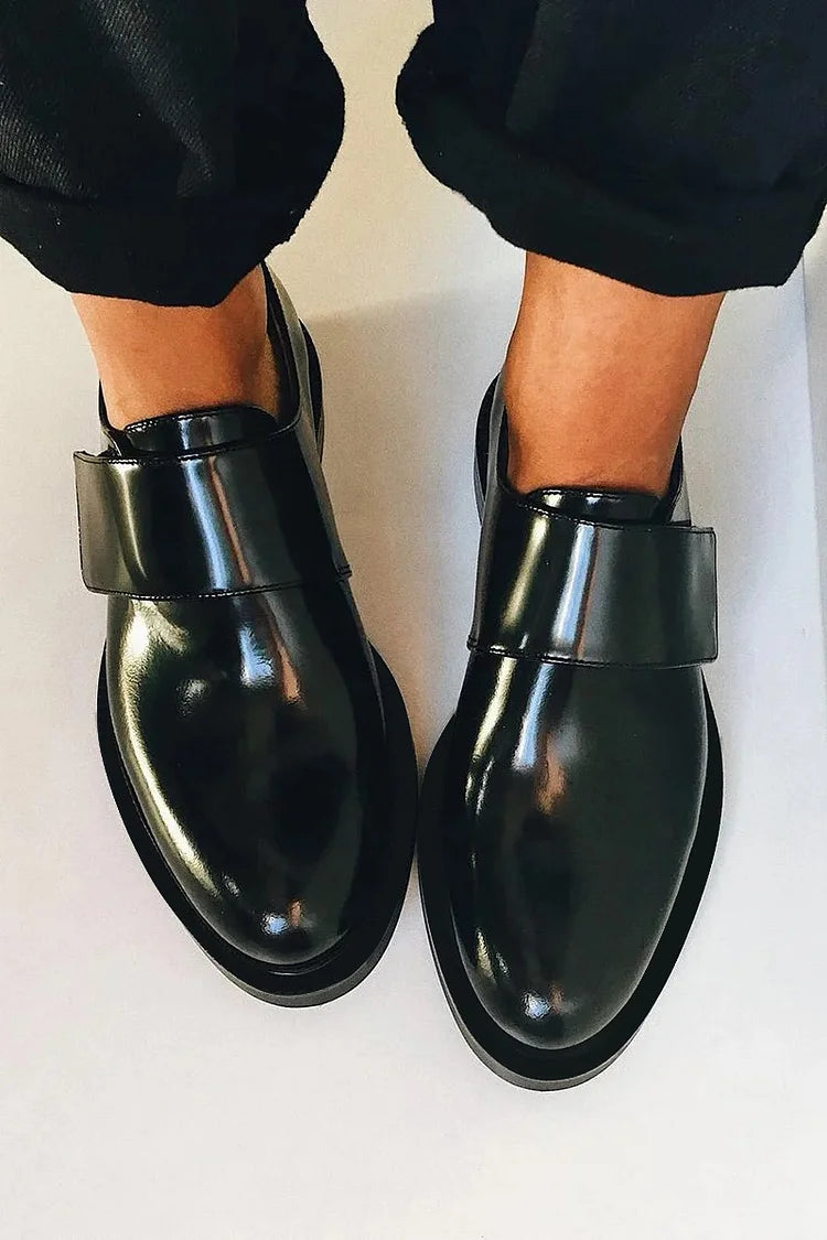 IRIS | Eleganckie błyszczące loafersy z paskiem dla nieskazitelnego stylu