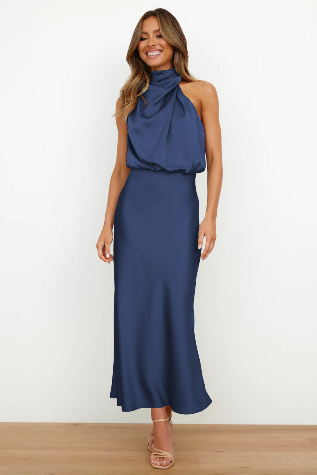 Benthe - Sukienka Midi z Designem Off-the-Shoulder
