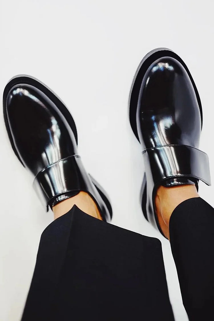 IRIS | Eleganckie błyszczące loafersy z paskiem dla nieskazitelnego stylu