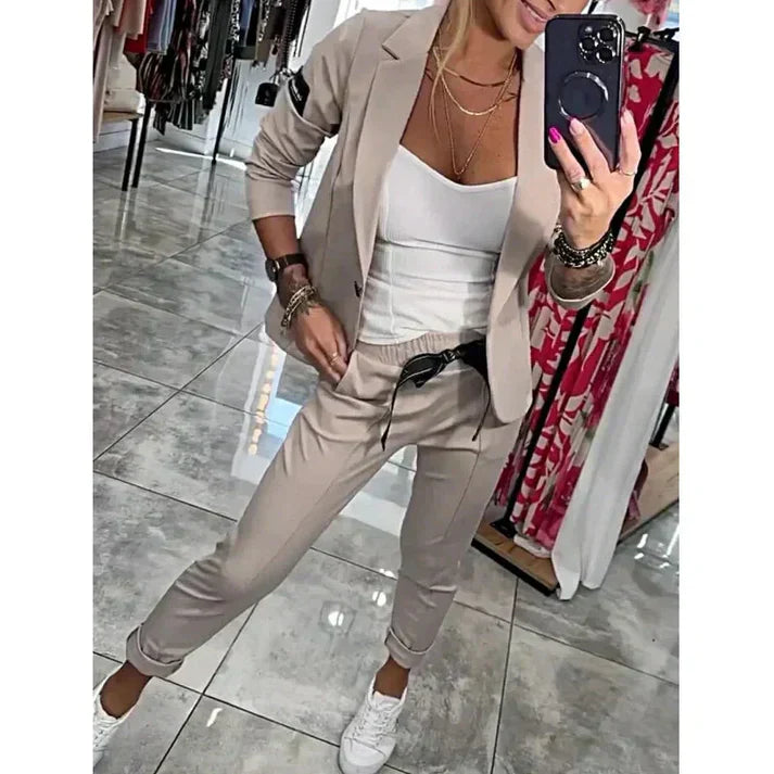 Deborah | Marynarka z dopasowanymi spodniami