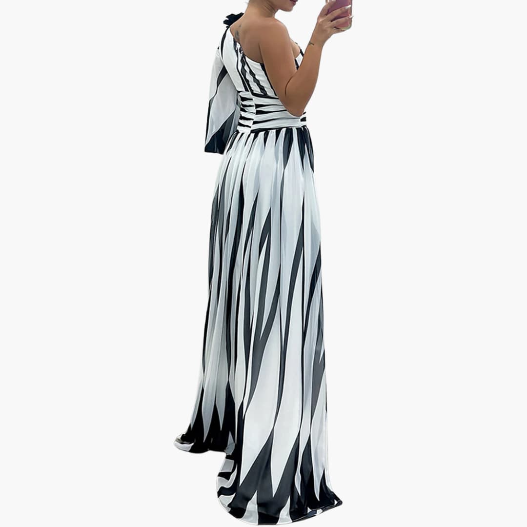 Carla – Elegancka Sukienka Maxi z Jednym Ramiączkiem i Wzorem w Paski
